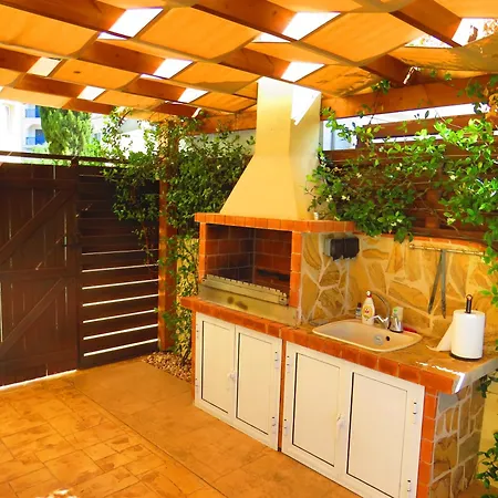 Sunshine Private Pool Luxury Garden 2' Walk To Kalamies Pernera