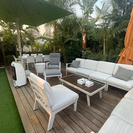 Sunshine Private Pool Luxury Garden 2' Walk To Kalamies Pernera