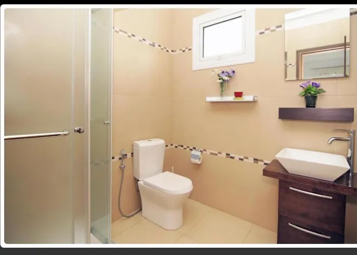 Sunshine Private Pool Luxury Garden 2' Walk To Kalamies Pernera *