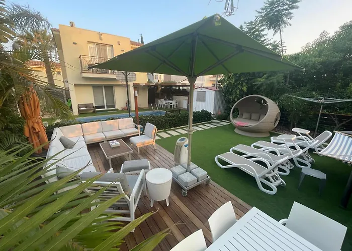 Villa Sunshine Private Pool Luxury Garden 2' Walk To Kalamies Pernera *