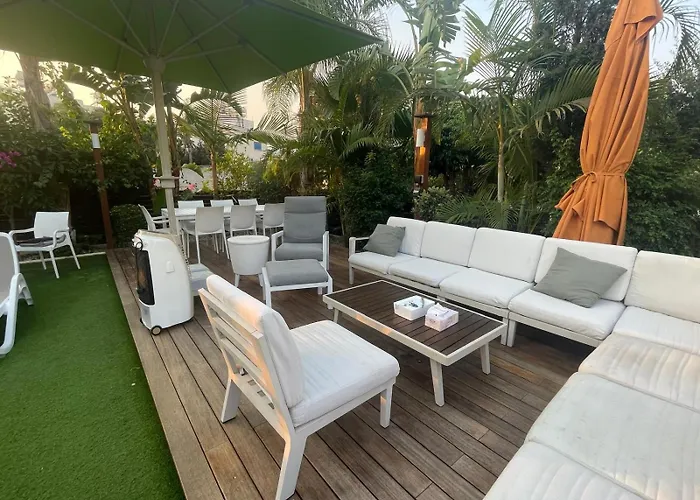 Sunshine Private Pool Luxury Garden 2' Walk To Kalamies Pernera