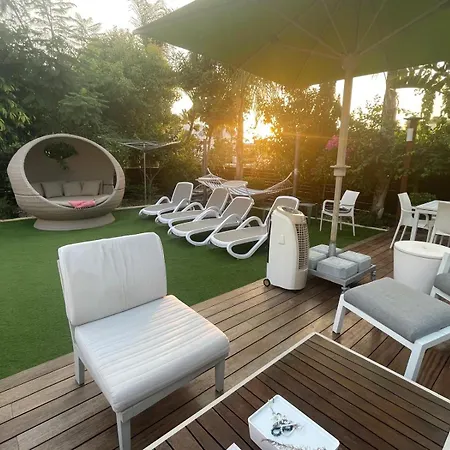 Villa Sunshine Private Pool Luxury Garden 2' Walk To Kalamies Pernera *