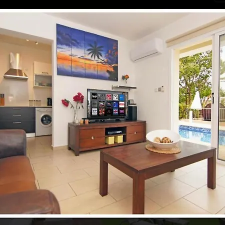 Villa Sunshine Private Pool Luxury Garden 2' Walk To Kalamies Pernera Protaras