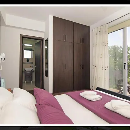 Sunshine Private Pool Luxury Garden 2' Walk To Kalamies Pernera Protaras