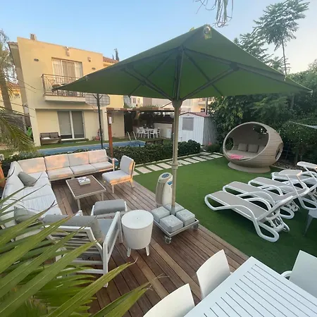 Villa Sunshine Private Pool Luxury Garden 2' Walk To Kalamies Pernera *