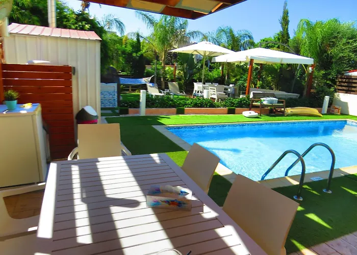 Sunshine Private Pool Luxury Garden 2' Walk To Kalamies Pernera ヴィラ *