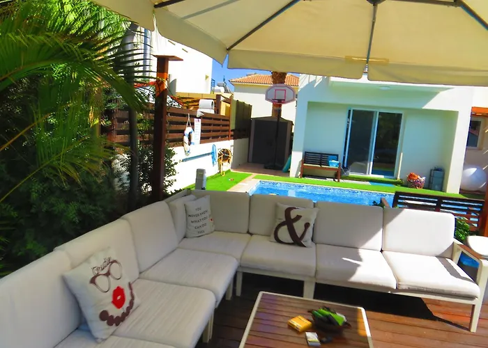 ヴィラ Sunshine Private Pool Luxury Garden 2' Walk To Kalamies Pernera *