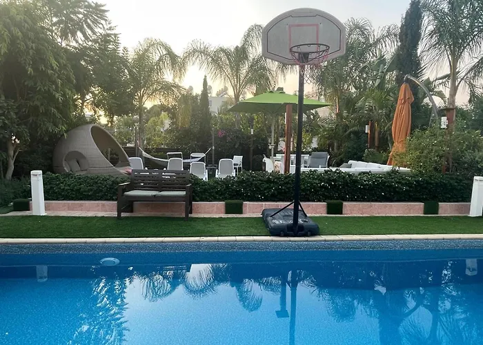 Sunshine Private Pool Luxury Garden 2' Walk To Kalamies Pernera ヴィラ