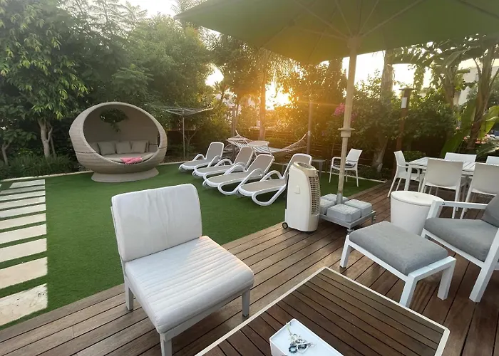 ヴィラ Sunshine Private Pool Luxury Garden 2' Walk To Kalamies Pernera *