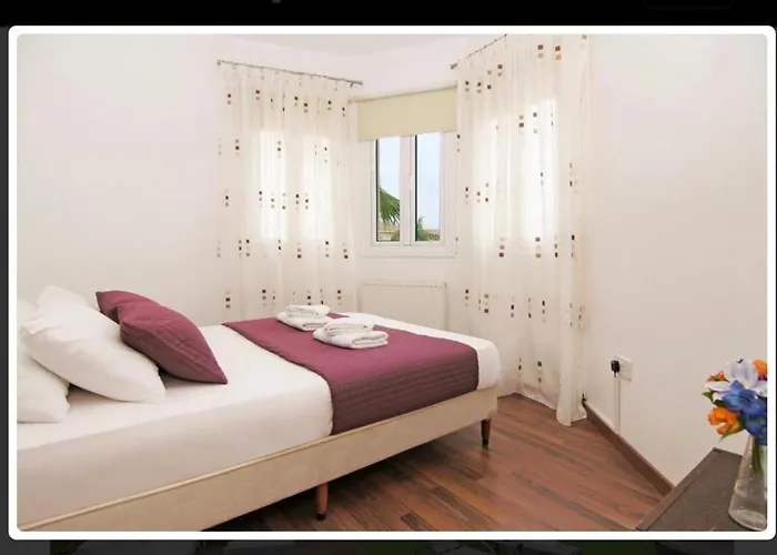 Sunshine Private Pool Luxury Garden 2' Walk To Kalamies Pernera ヴィラ *