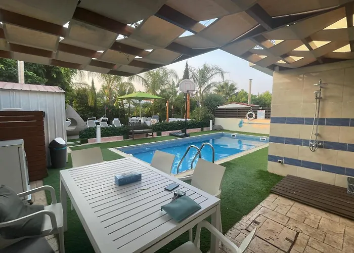 Sunshine Private Pool Luxury Garden 2' Walk To Kalamies Pernera ヴィラ *