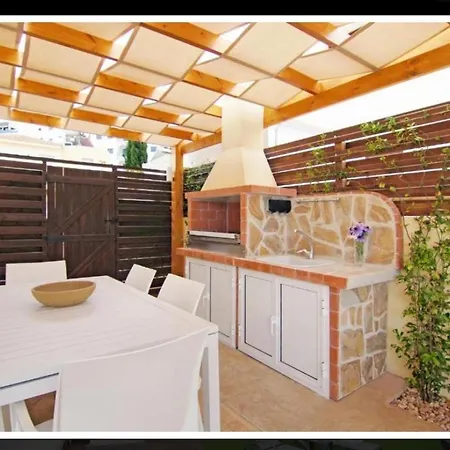 Sunshine Private Pool Luxury Garden 2' Walk To Kalamies Pernera * פרוטאראס