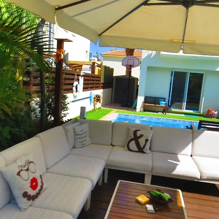 Villa Sunshine Private Pool Luxury Garden 2' Walk To Kalamies Pernera *