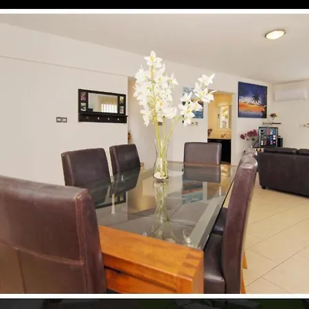 Sunshine Private Pool Luxury Garden 2min Walk Kalamies Pernera 빌라