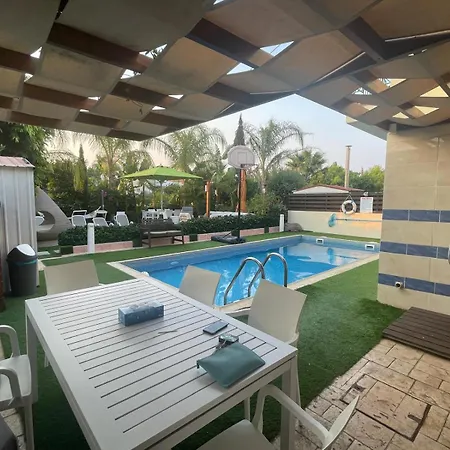 Sunshine Private Pool Luxury Garden 2min Walk Kalamies Pernera 빌라 *
